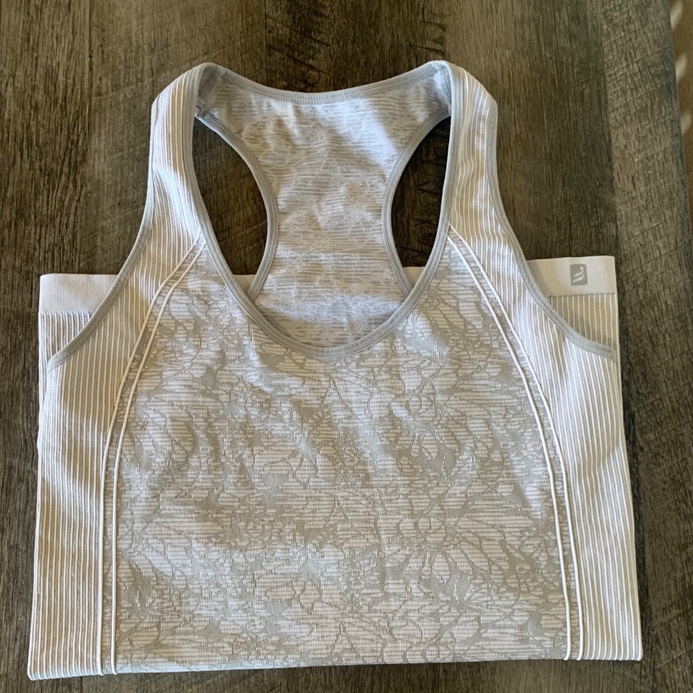 EUC Seamless Fabletics Gray Floral Tank